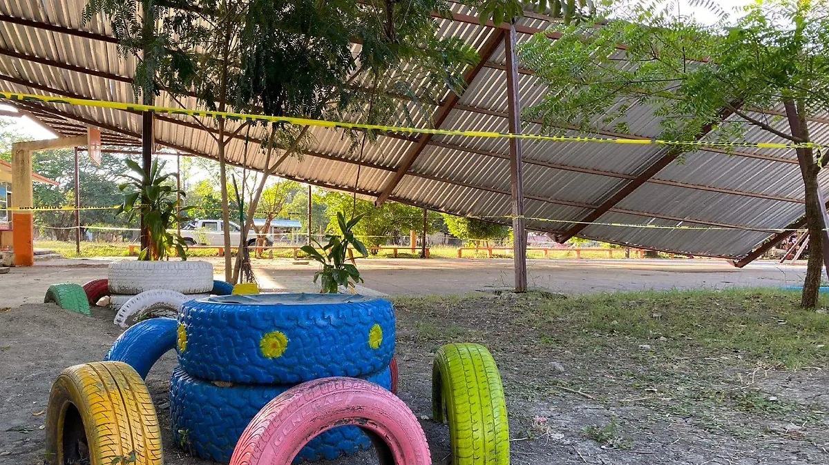 Colapsó techado del patio cívico de la escuela primaria federal 1